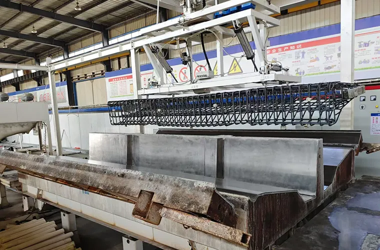 Quelle est la différence entre le béton préfabriqué et préfabriqué?